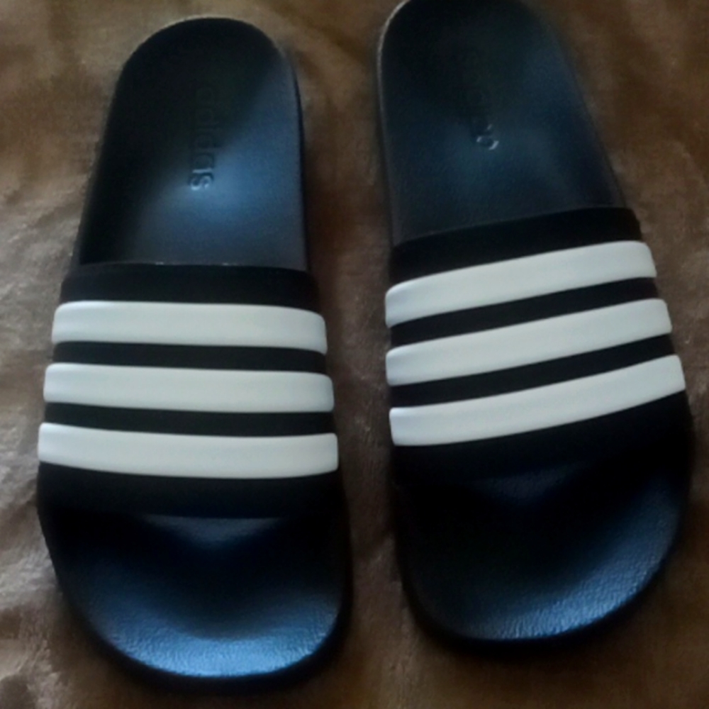 Men's Adidas slippers worn once
